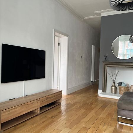 The Clock Tower Apartment - Spacious, Modern, 2 Bed Room Apartment , Southsea With Free Parking - Sleeps 4 朴次茅斯 外观 照片