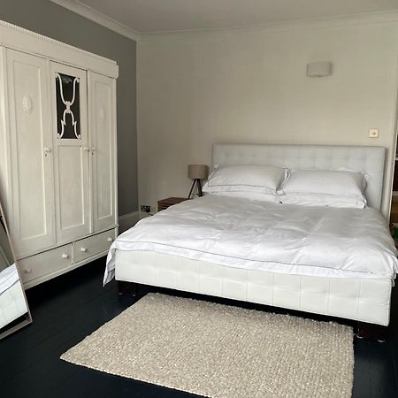 The Clock Tower Apartment - Spacious, Modern, 2 Bed Room Apartment , Southsea With Free Parking - Sleeps 4 朴次茅斯 外观 照片