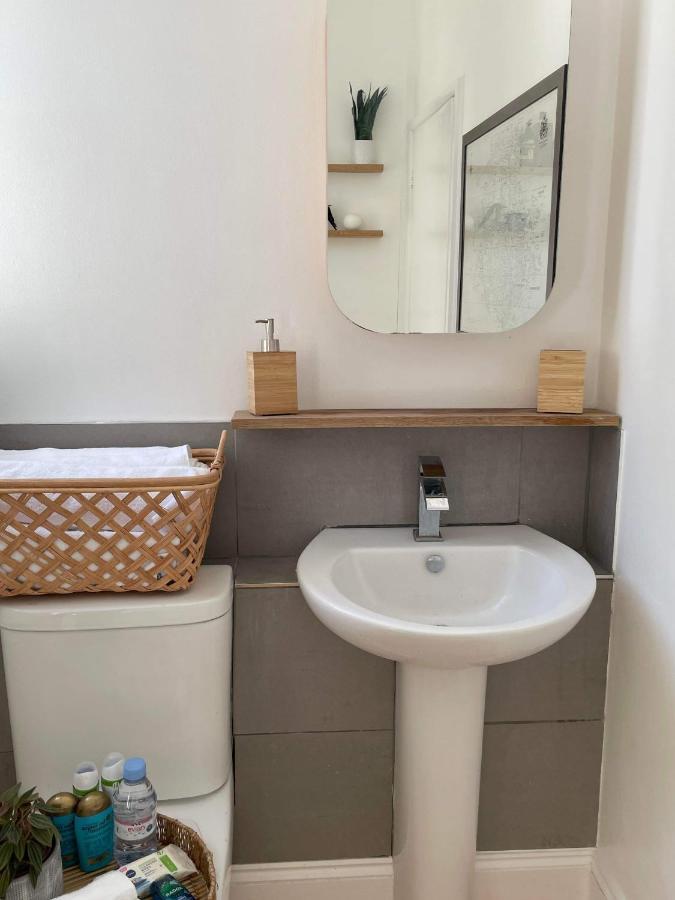 The Clock Tower Apartment - Spacious, Modern, 2 Bed Room Apartment , Southsea With Free Parking - Sleeps 4 朴次茅斯 外观 照片