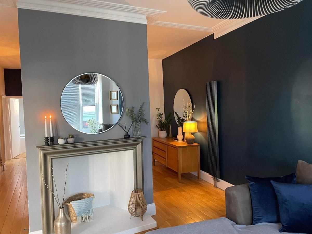 The Clock Tower Apartment - Spacious, Modern, 2 Bed Room Apartment , Southsea With Free Parking - Sleeps 4 朴次茅斯 外观 照片