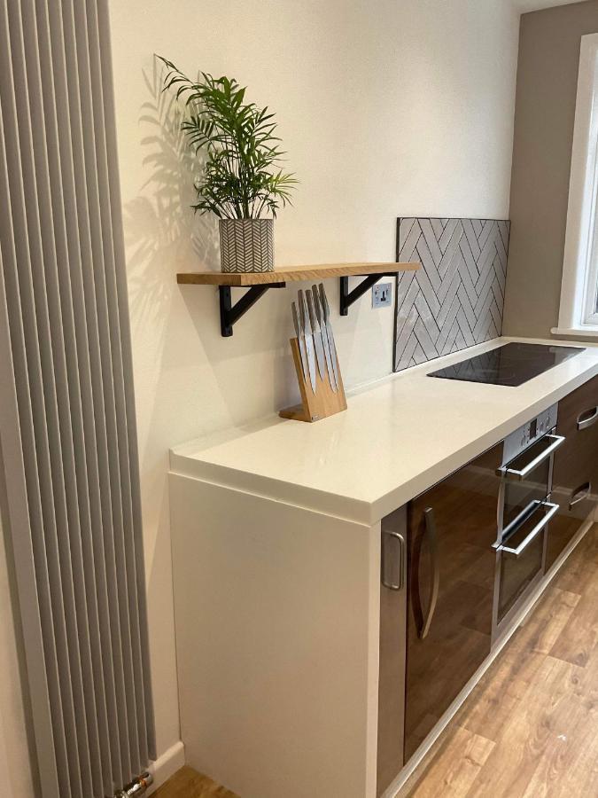 The Clock Tower Apartment - Spacious, Modern, 2 Bed Room Apartment , Southsea With Free Parking - Sleeps 4 朴次茅斯 外观 照片