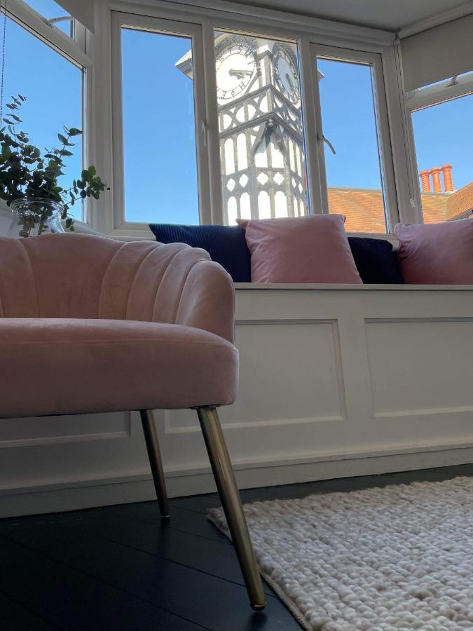 The Clock Tower Apartment - Spacious, Modern, 2 Bed Room Apartment , Southsea With Free Parking - Sleeps 4 朴次茅斯 外观 照片
