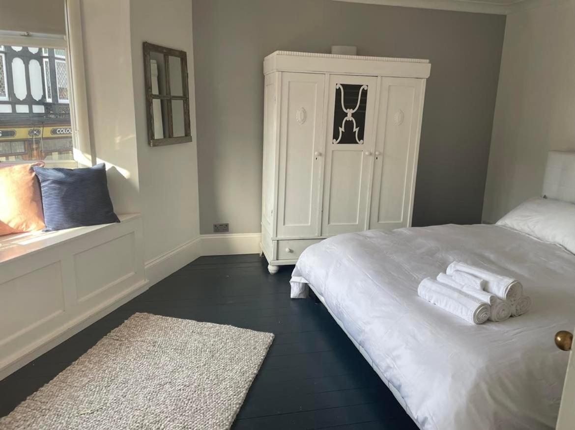 The Clock Tower Apartment - Spacious, Modern, 2 Bed Room Apartment , Southsea With Free Parking - Sleeps 4 朴次茅斯 外观 照片