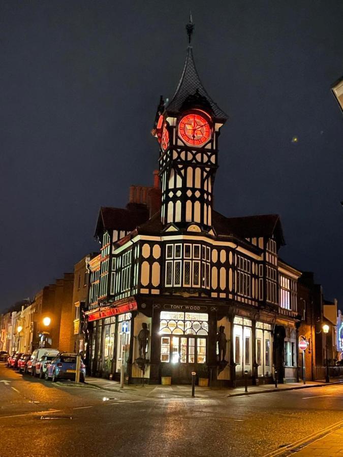 The Clock Tower Apartment - Spacious, Modern, 2 Bed Room Apartment , Southsea With Free Parking - Sleeps 4 朴次茅斯 外观 照片