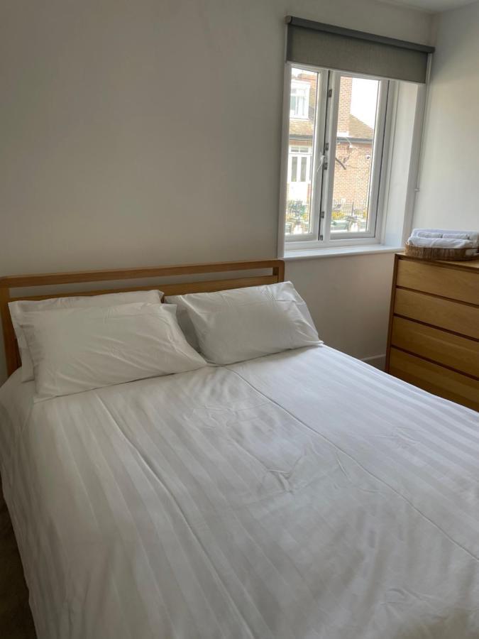 The Clock Tower Apartment - Spacious, Modern, 2 Bed Room Apartment , Southsea With Free Parking - Sleeps 4 朴次茅斯 外观 照片