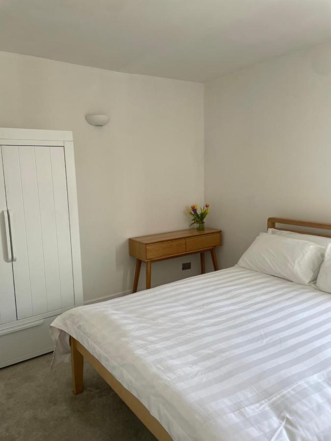 The Clock Tower Apartment - Spacious, Modern, 2 Bed Room Apartment , Southsea With Free Parking - Sleeps 4 朴次茅斯 外观 照片
