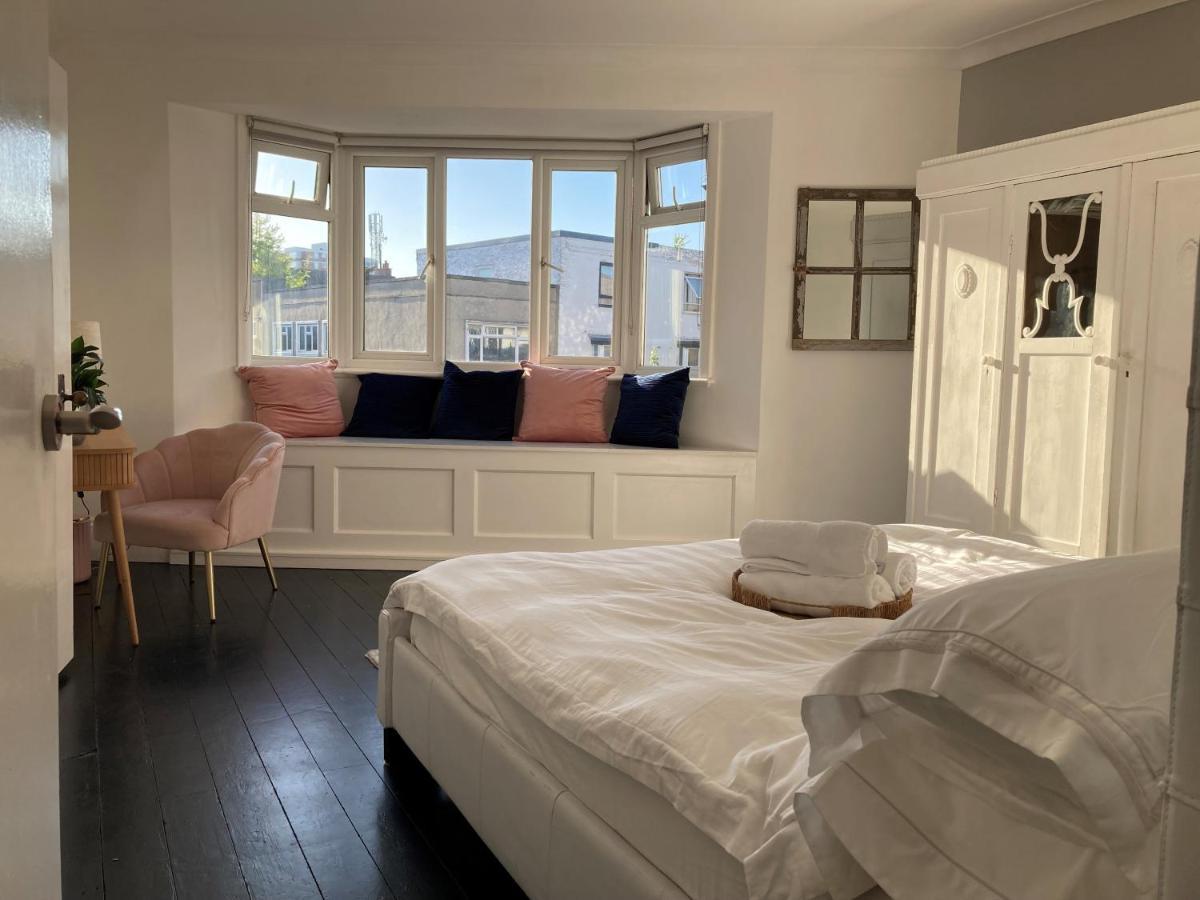 The Clock Tower Apartment - Spacious, Modern, 2 Bed Room Apartment , Southsea With Free Parking - Sleeps 4 朴次茅斯 外观 照片