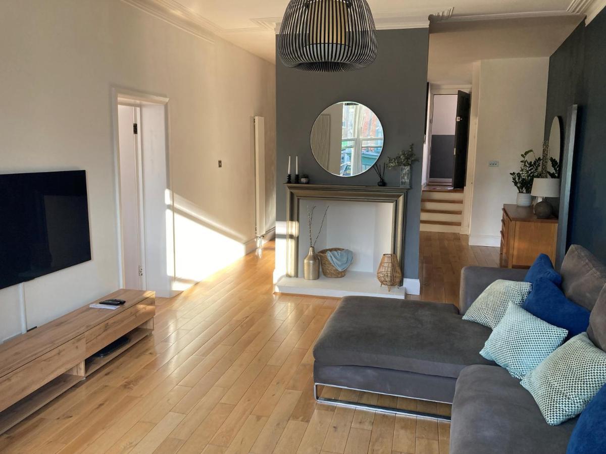 The Clock Tower Apartment - Spacious, Modern, 2 Bed Room Apartment , Southsea With Free Parking - Sleeps 4 朴次茅斯 外观 照片