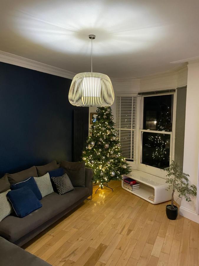 The Clock Tower Apartment - Spacious, Modern, 2 Bed Room Apartment , Southsea With Free Parking - Sleeps 4 朴次茅斯 外观 照片